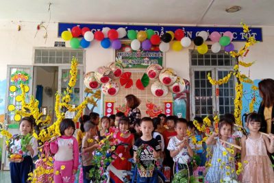 “bé với tết cổ truyền”